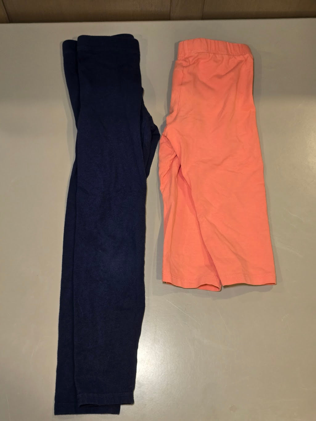#131 Navy leggings and peach capris sz 6