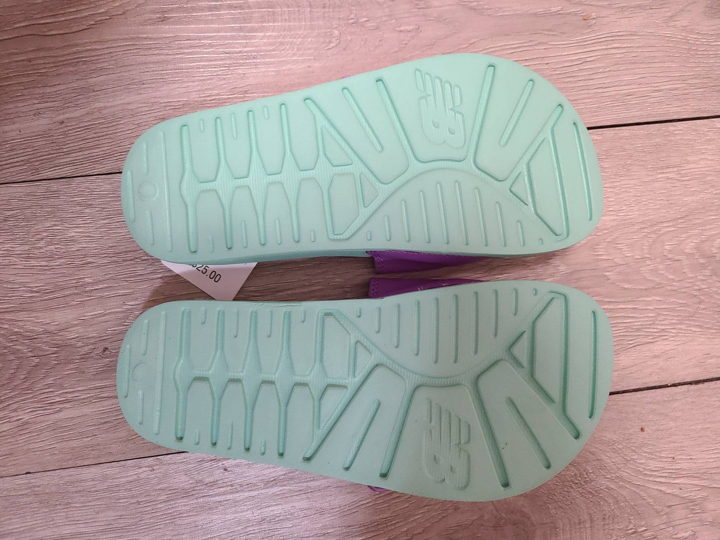 #66 New Balance Girls size 4 sandals
