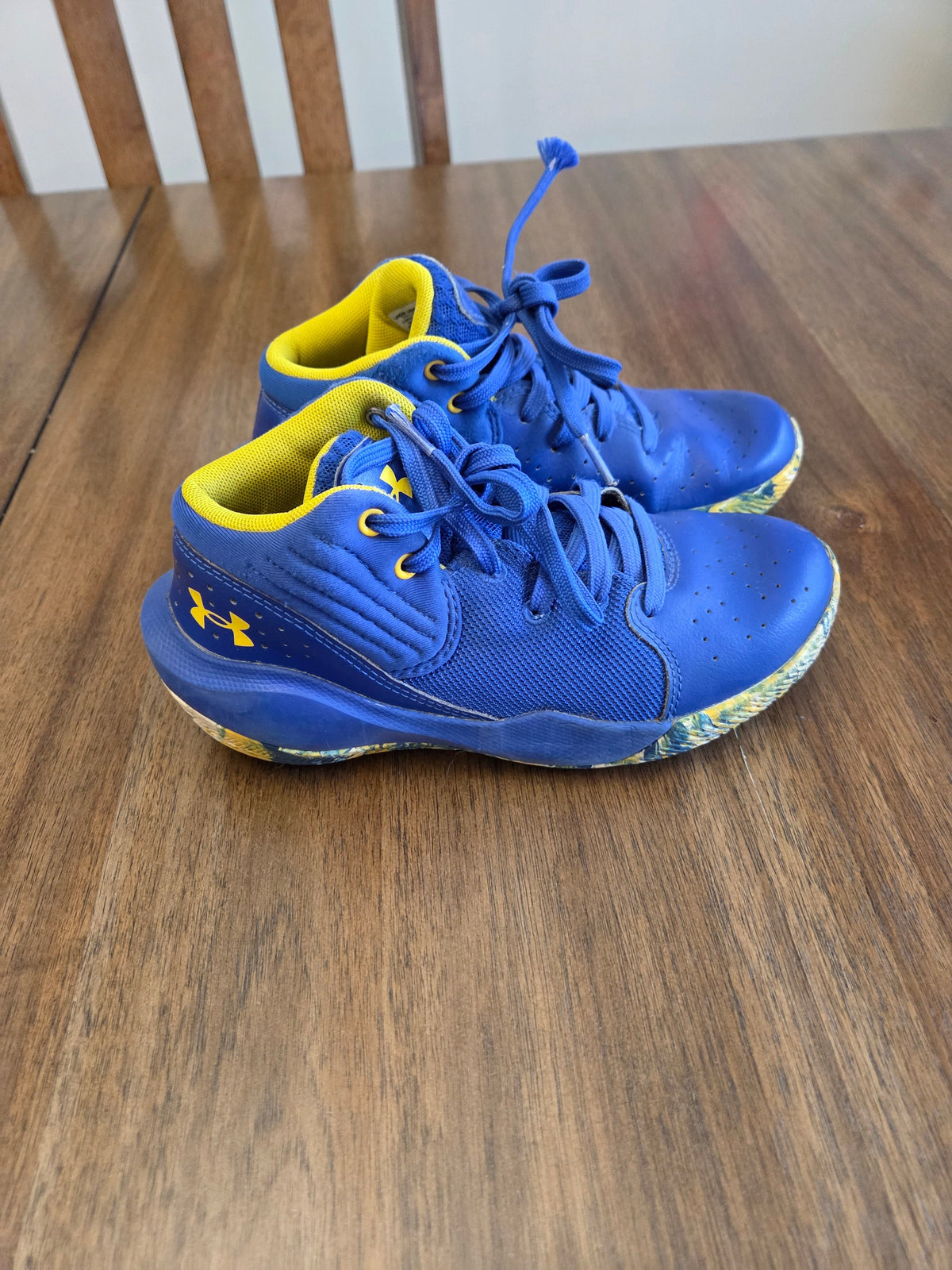Seller 188 boys blue and yellow basketball shoes size 2