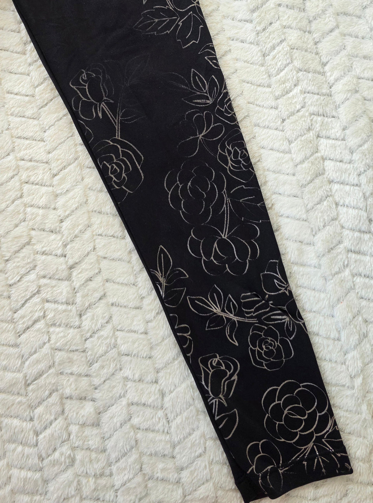 #190 Girls 7 (S) Calvin Klein Black Floral Leggings