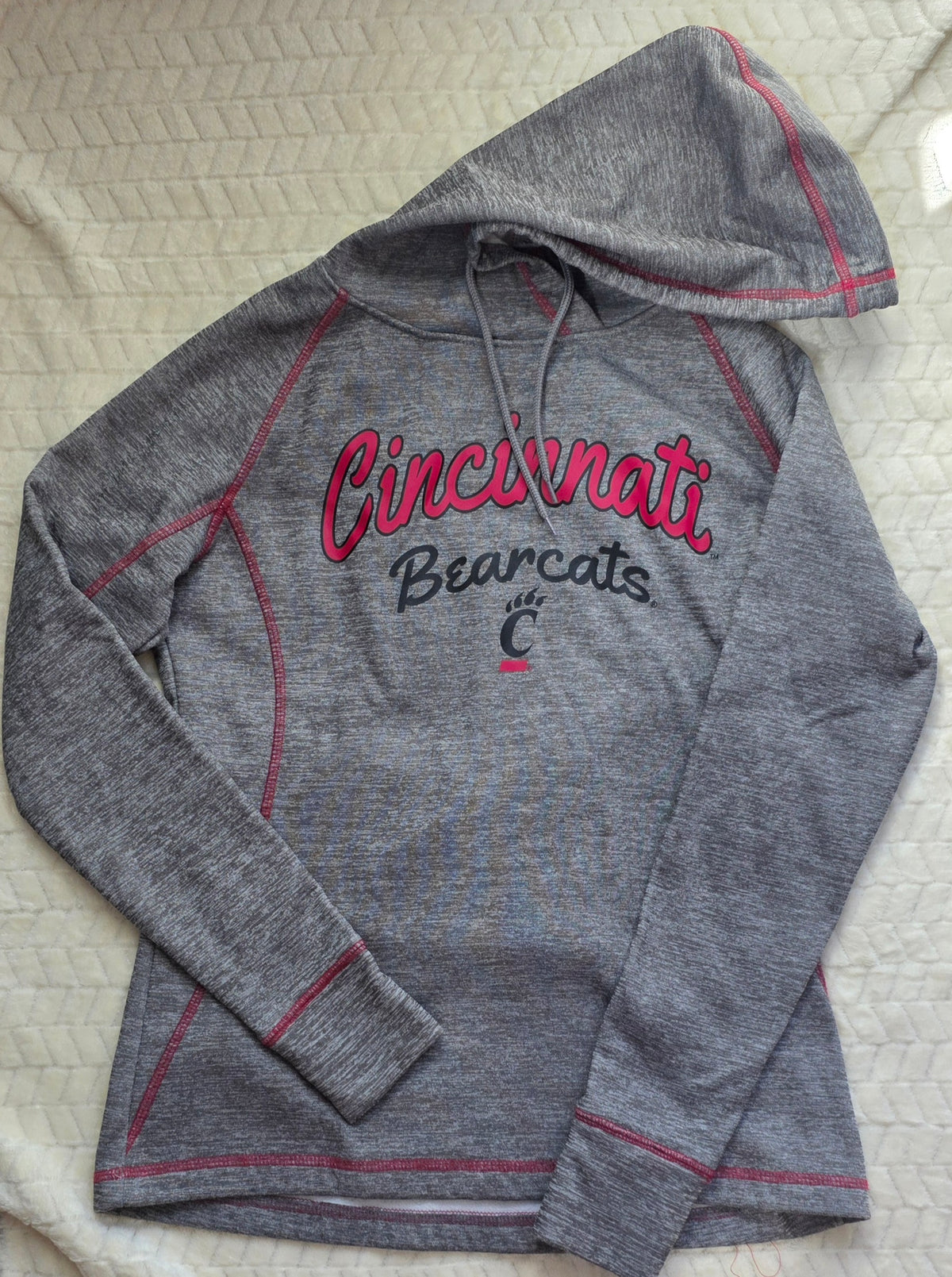#190 Women’s M Colosseum University of Cincinnati Bearcats Hoodie – Gray (Runs Small)