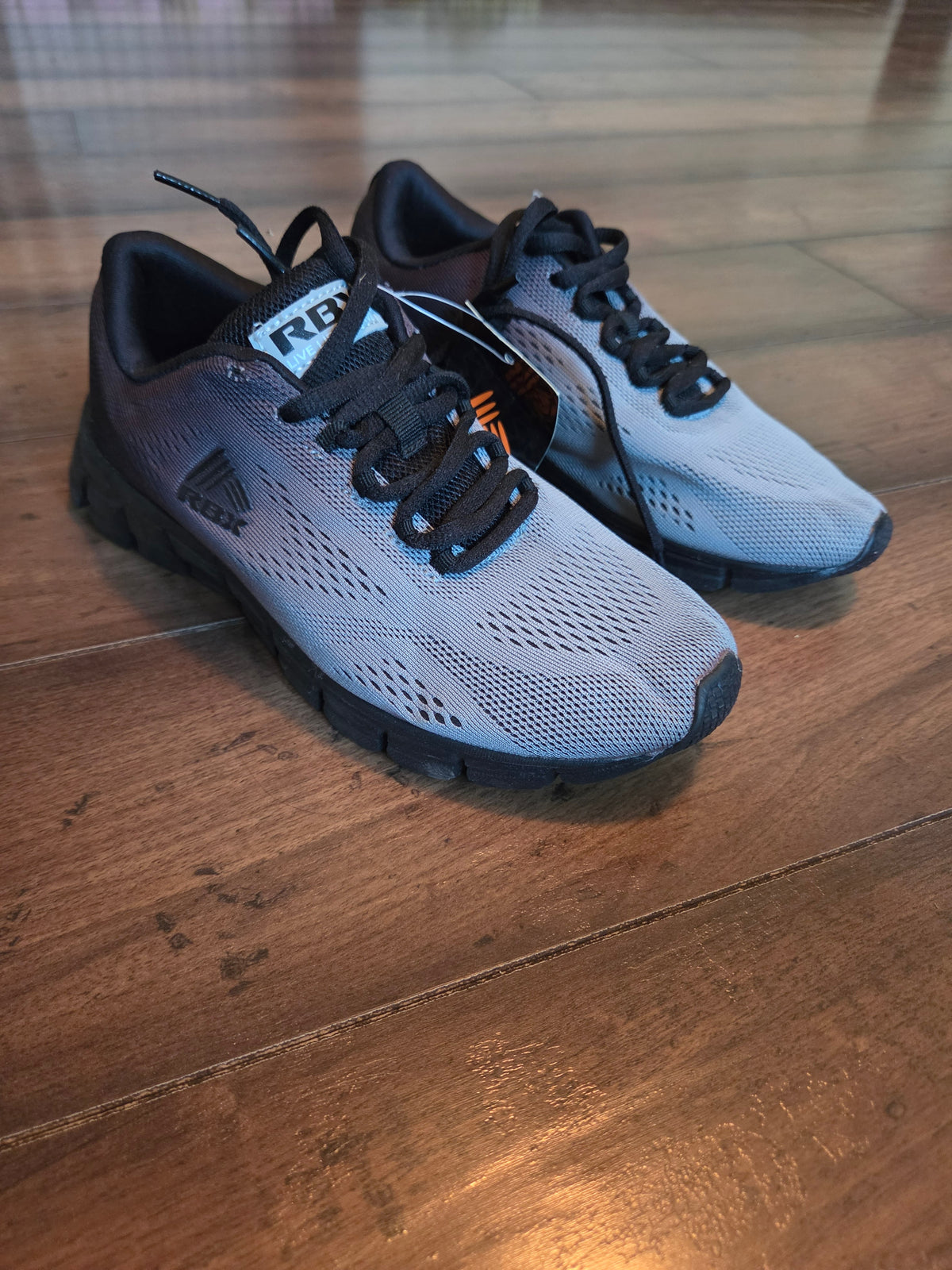 Seller #57 Boys Size 4 gym shoes