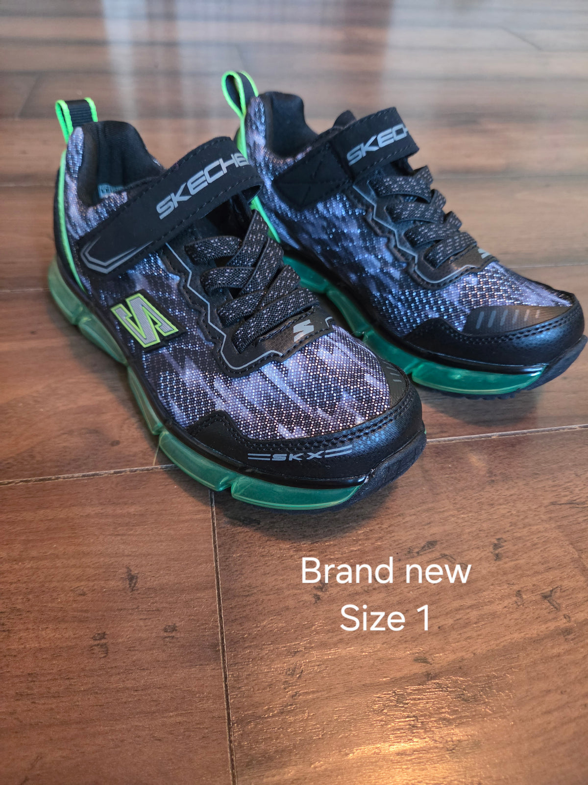 Seller #57 Boys New Sketchers Size 1