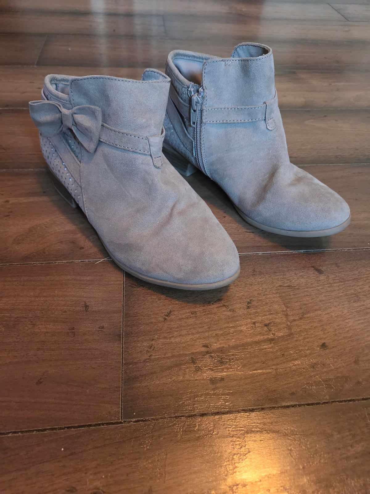 Seller #57 Girls size 5 booties