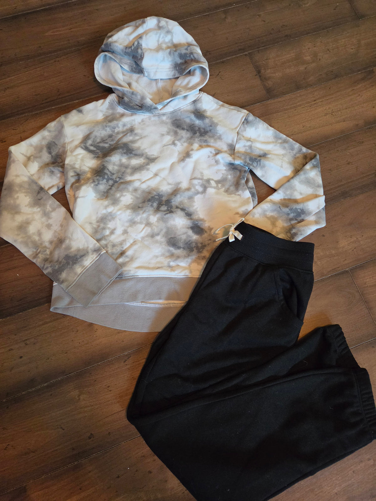 Seller #57 Girls Large (10/12) Hoodie and sweatpants outfit