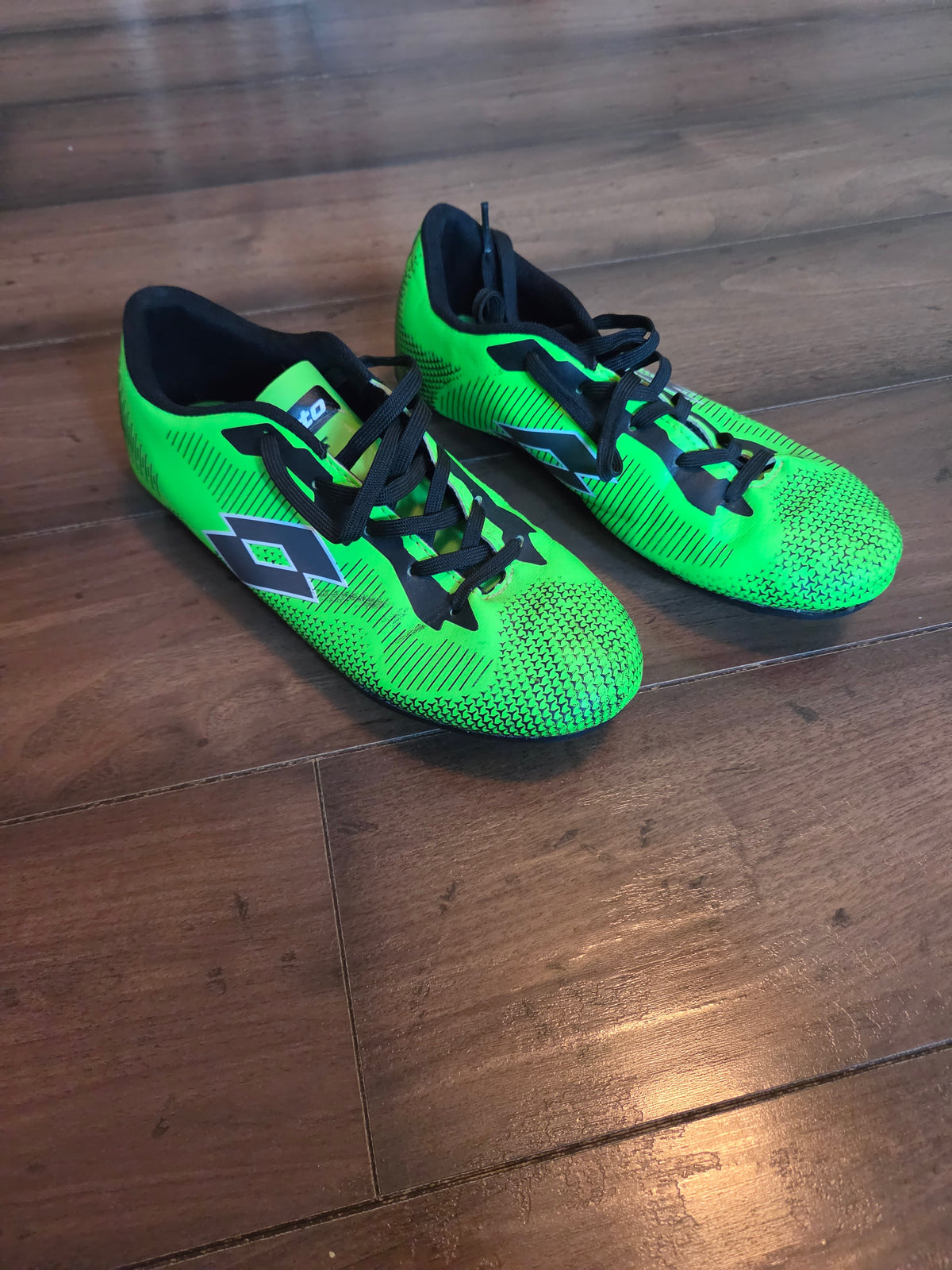 Seller #57 Soccer cleats size 5