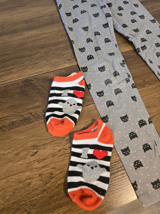 #131 Girls cat leggings sz 6 and ghost socks