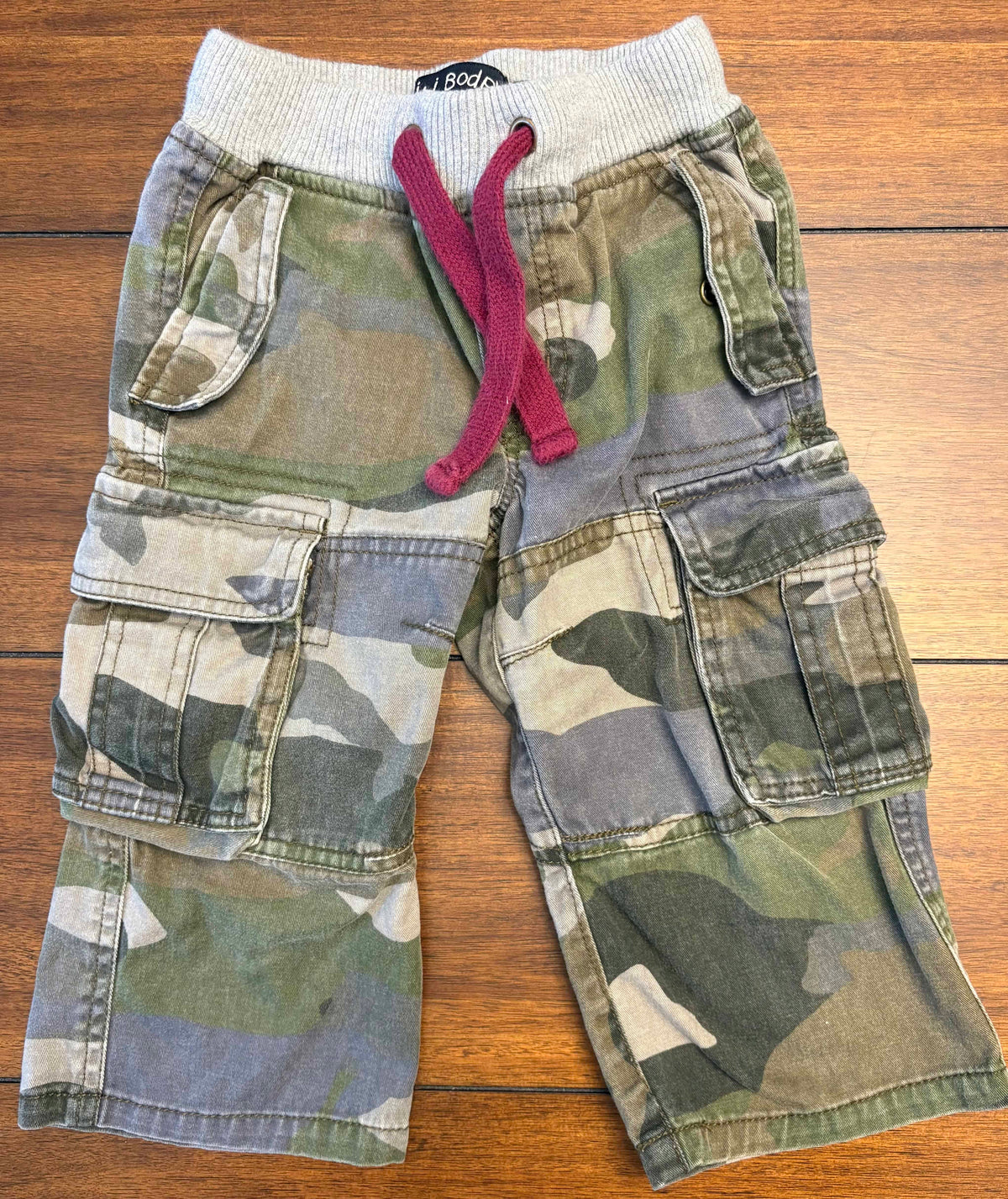 #197 Mini Boden Boys Size 2T Green Camo Cargo Pants