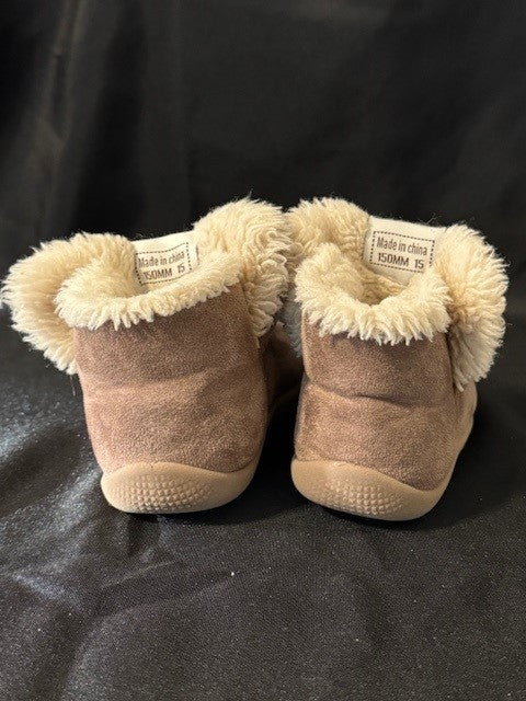 REDUCED #141 Keesky Fur Boots GUC size 15 (7 toddler) JS