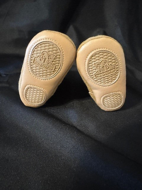 REDUCED #141 Tong You Yuan Girls Khaki Faux Suede Fleece Boots GUC size 6-12 months SR