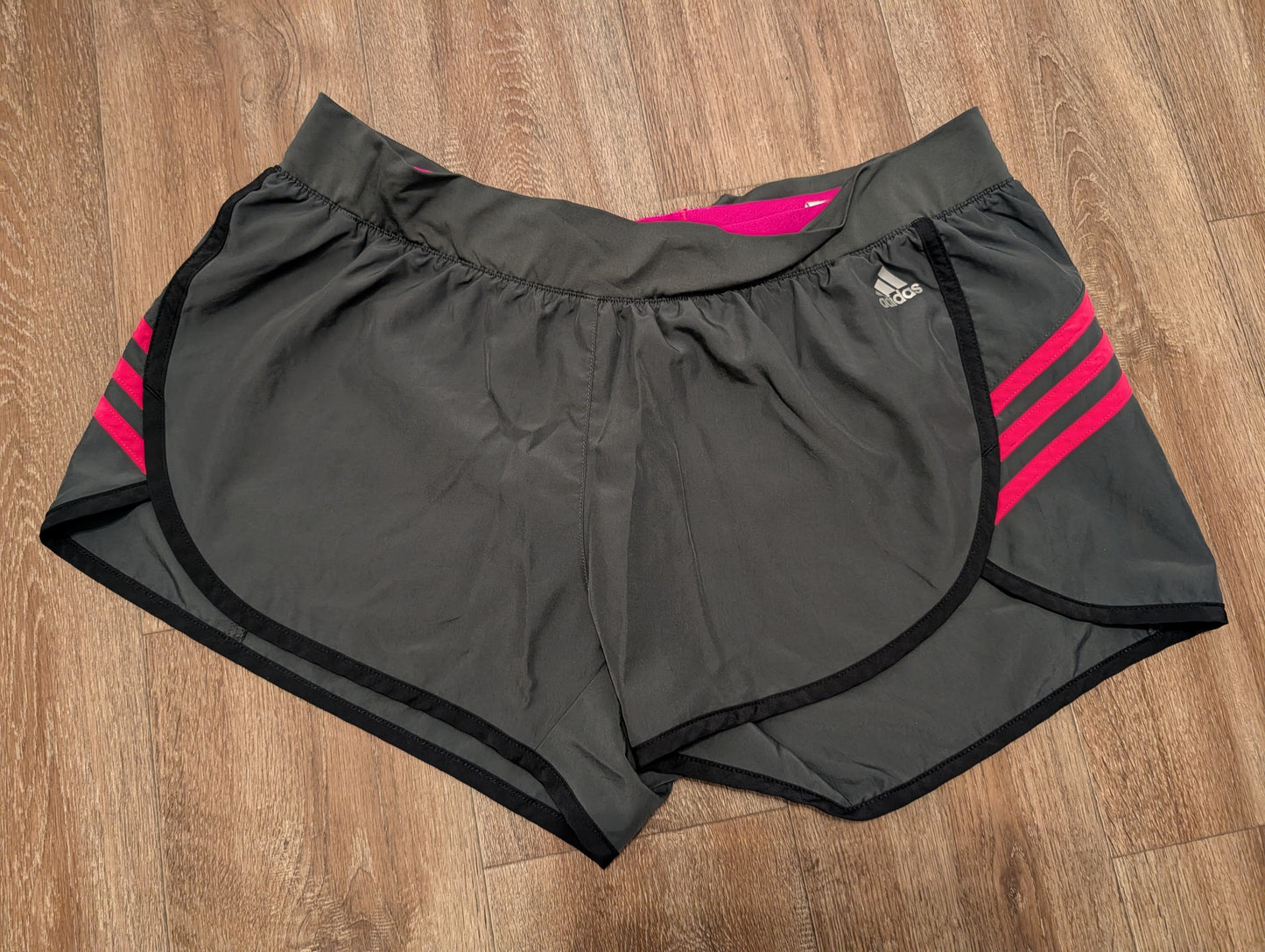 #7 Women's Adidas Shorts Size L