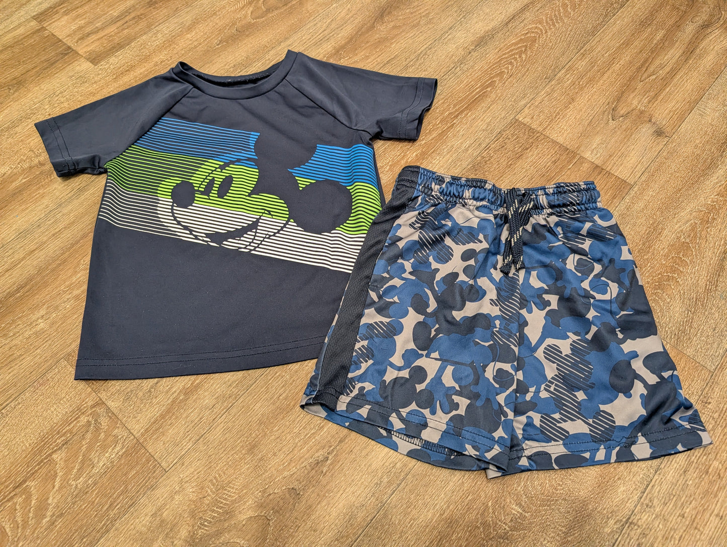 #7 Boys Mickey outfit size 3T