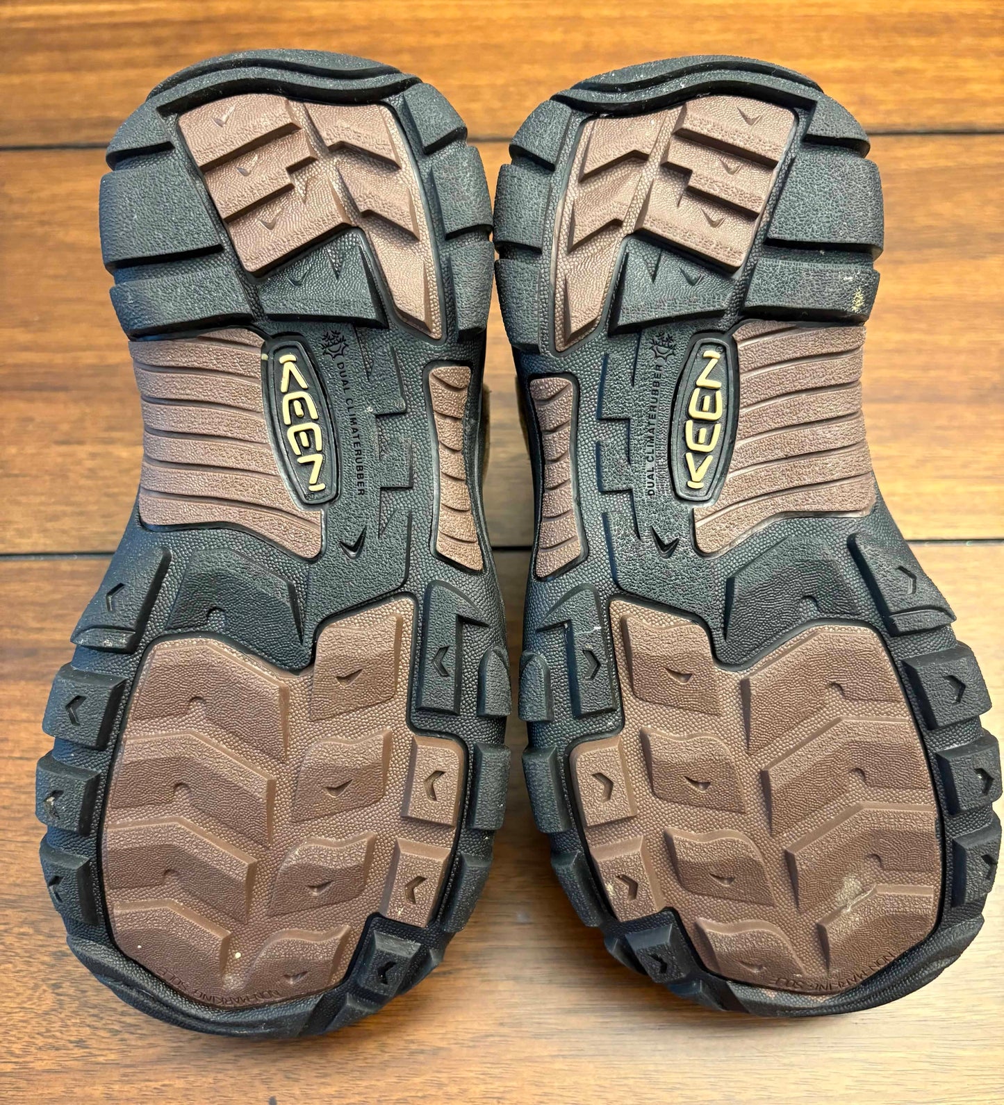 Seller #210 Keen Boys Size 1 Light Khaki Leather Fleece Lined Boots NWOT