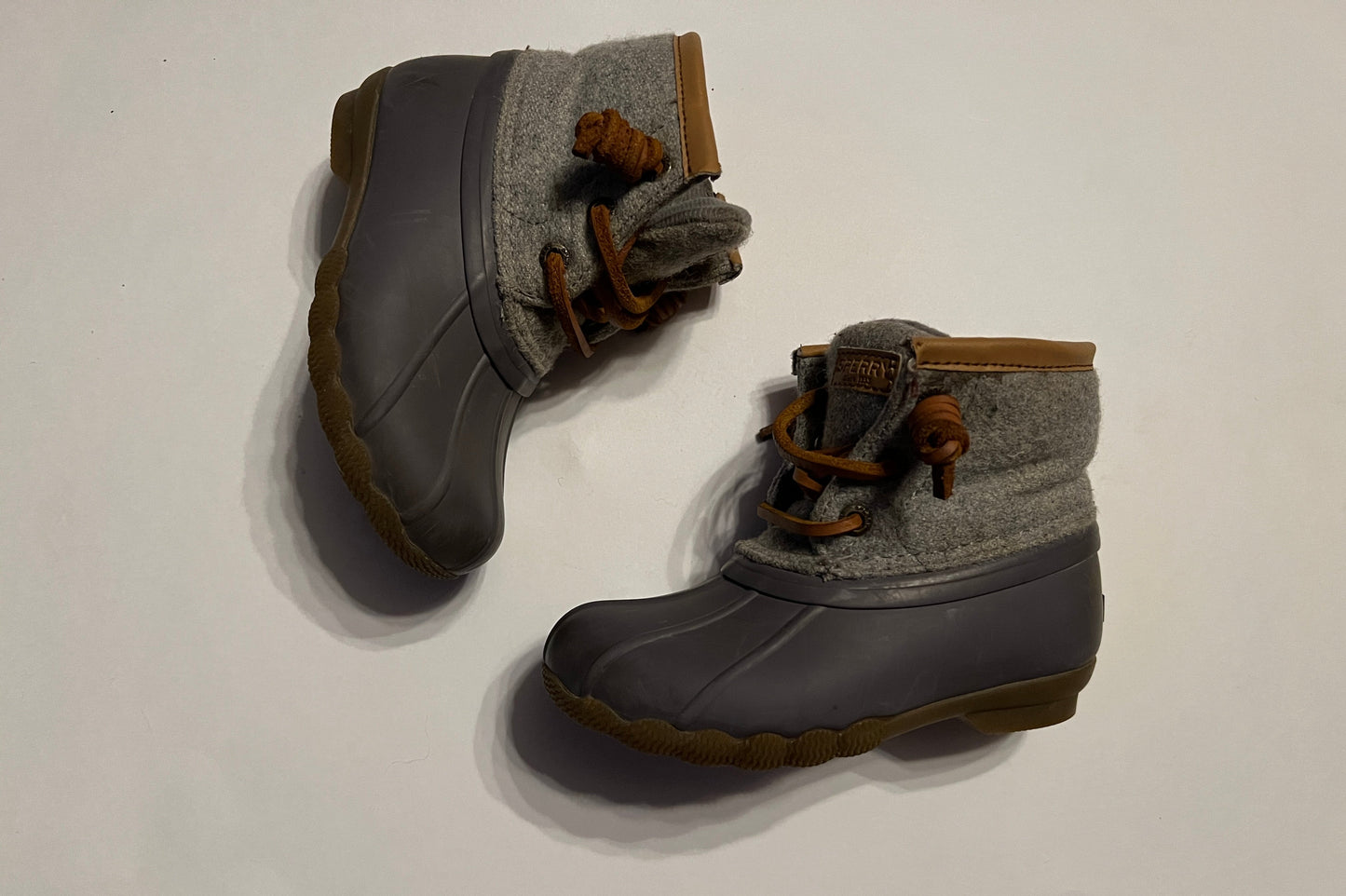 #180 Girls Shoe 8 Gray Sperry Duck Boots