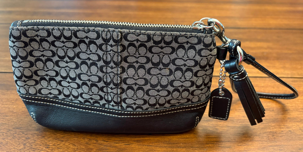 #197 Coach Black Fabric Essential Small Wristlet