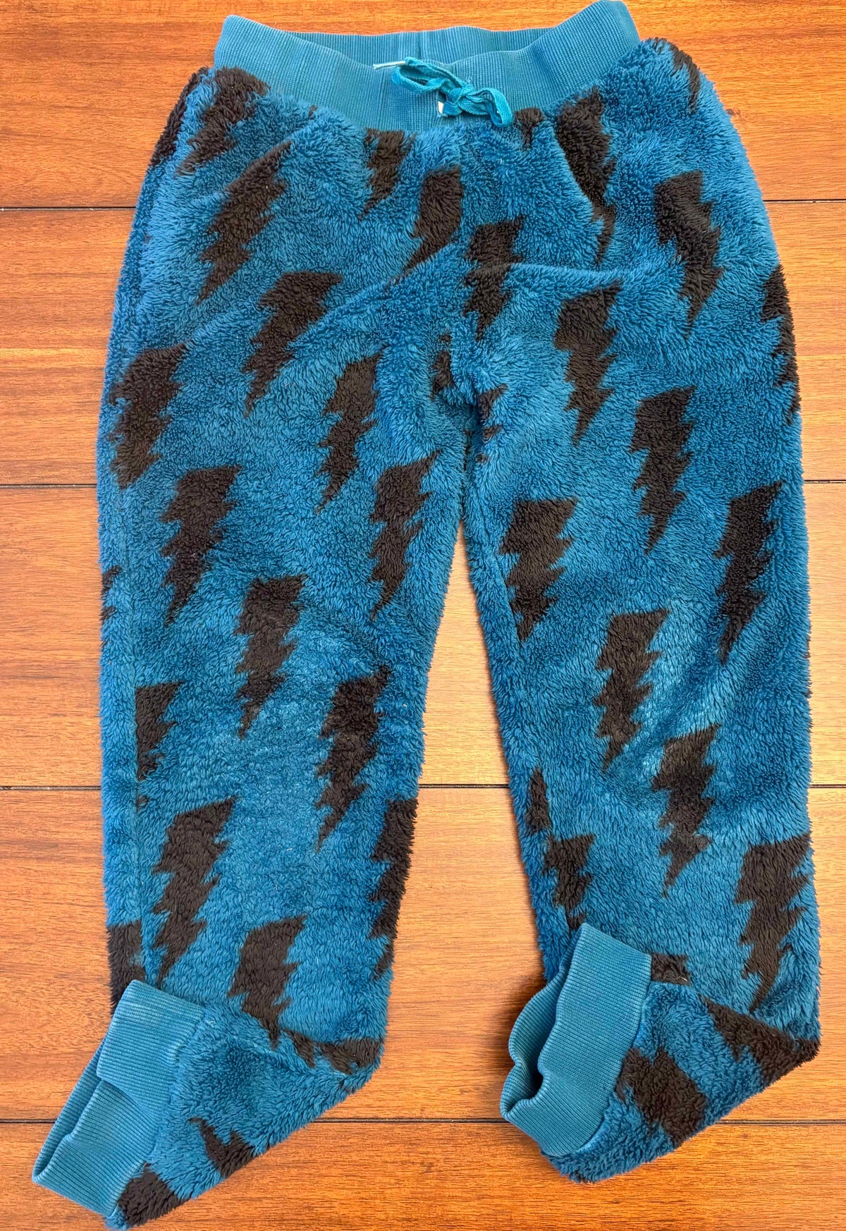 #197 Hanna Andersson Boys Size 8 (130) Dark Teal Fleece Joggers with Black Lightning Bolts