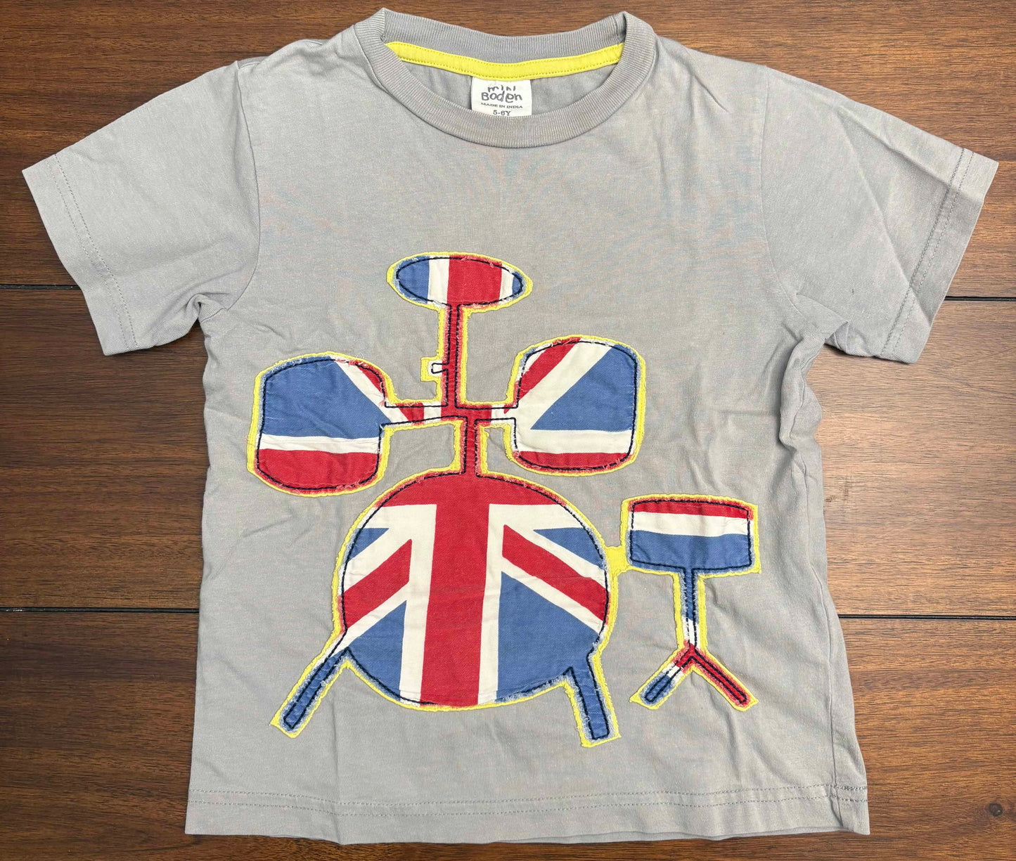 Seller #210 Mini Boden Boys Size 5-6 Gray Red White & Blue Drum Set Appliqué Shirt