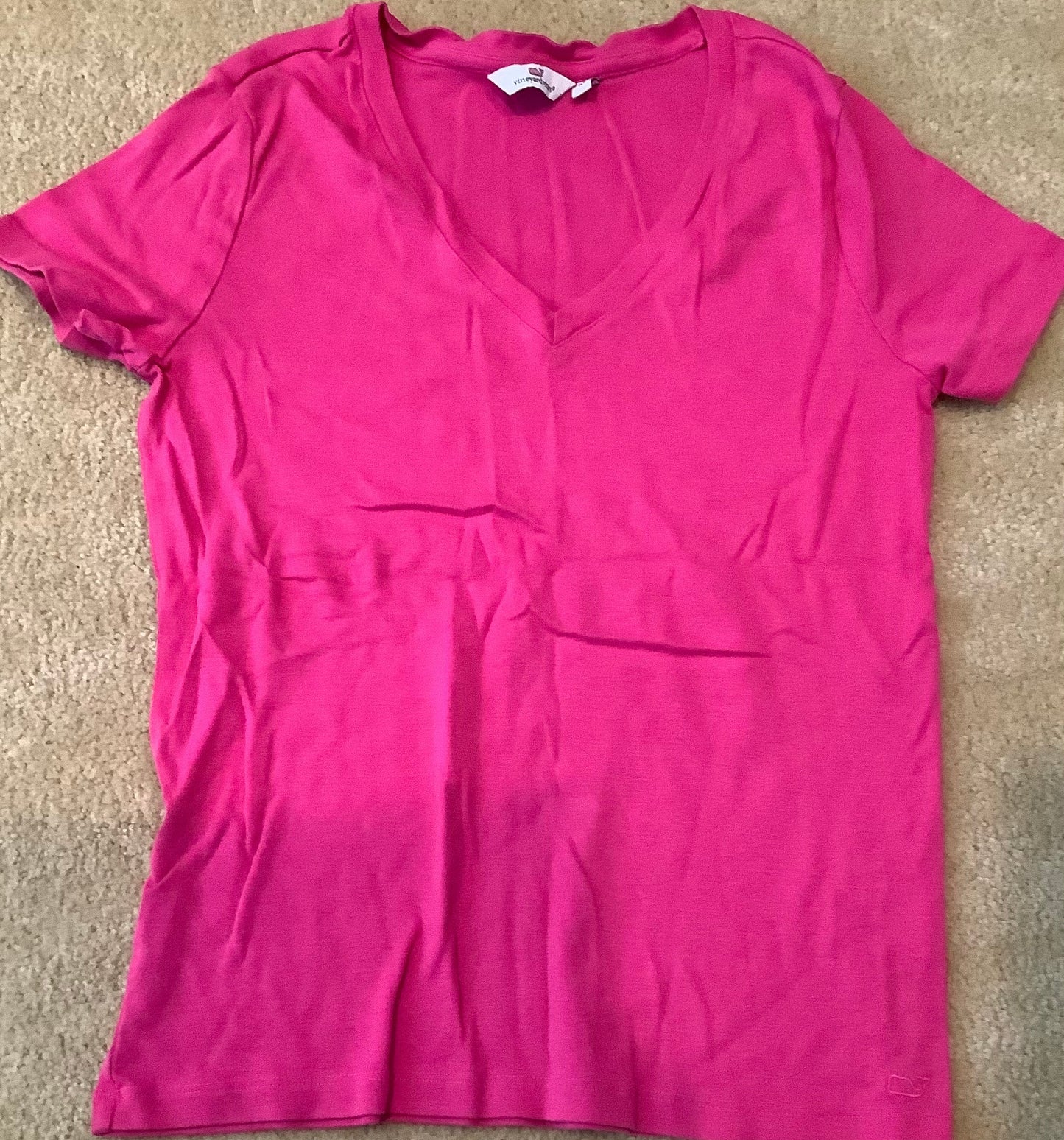#133 Vineyard Vines Pink V neck Sz Medium Womens