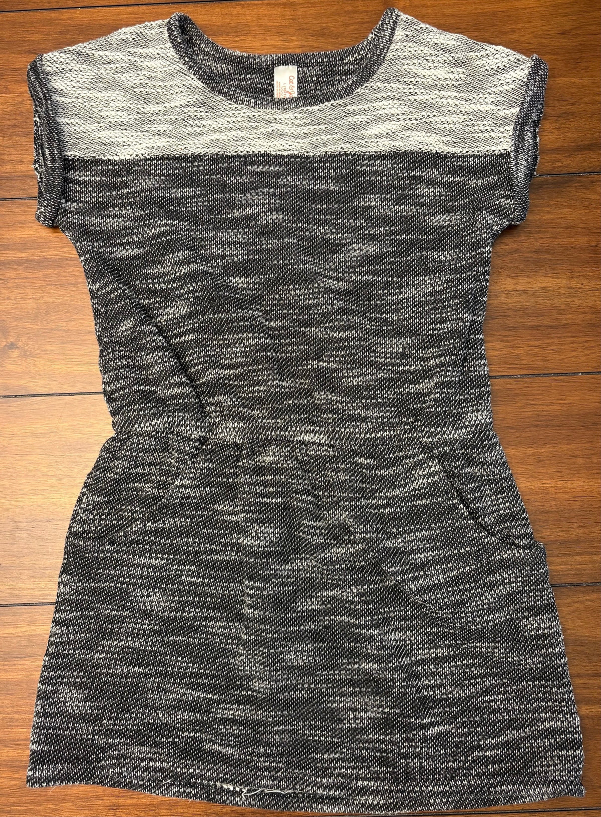 #197 Cat & Jack Girls Size 10/12 (L) Black & White Short Sleeve Heavyweight Woven Dress
