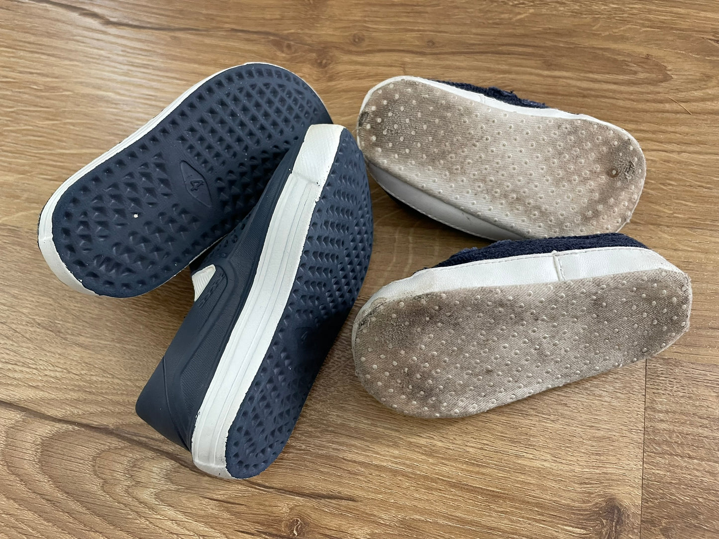 #6 - Boys Shoes, size 4
