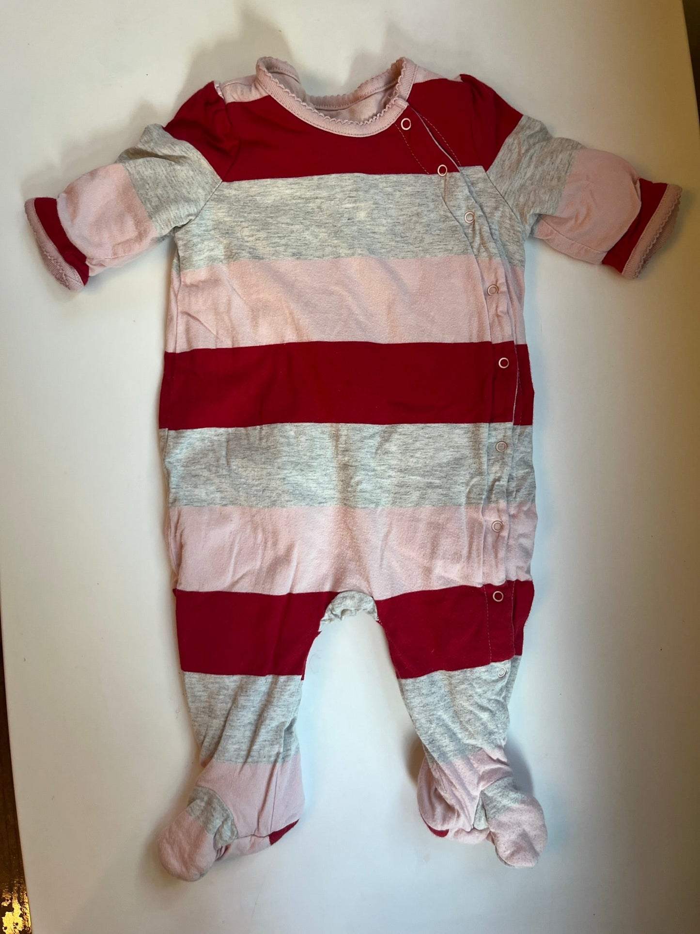 11/3 PRICE REDUCED Seller #20 Gap bunting size 6-9 mo