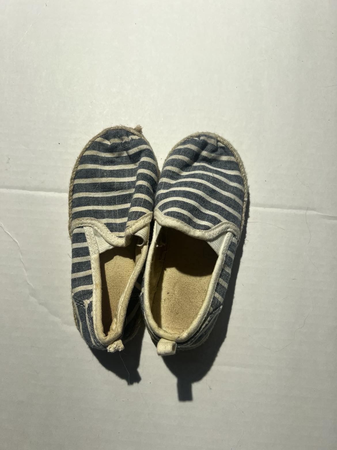 #98 Boys 7 Slip on Shoes