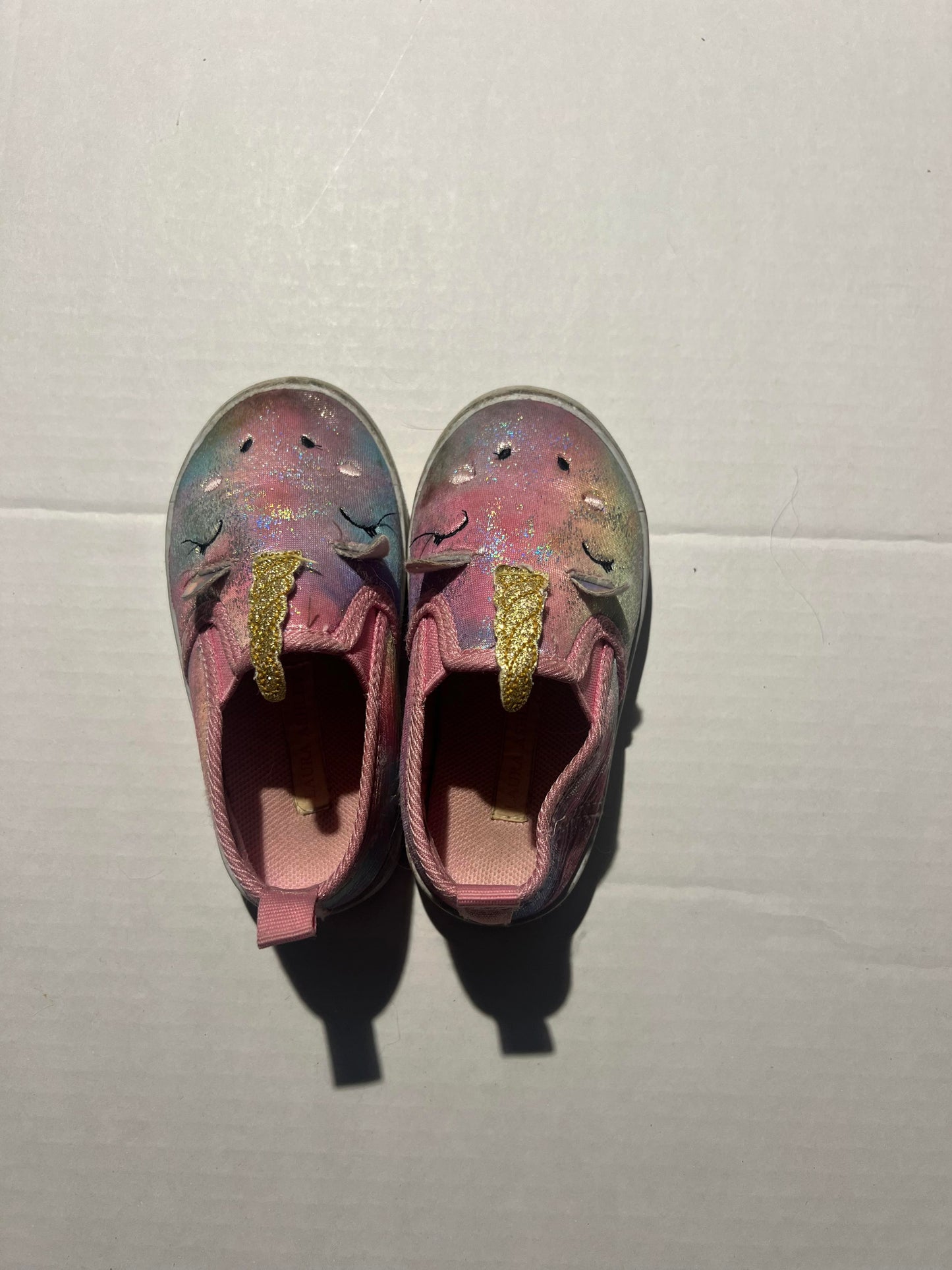 #98 Girls 6 Unicorn Slip on Sneakers