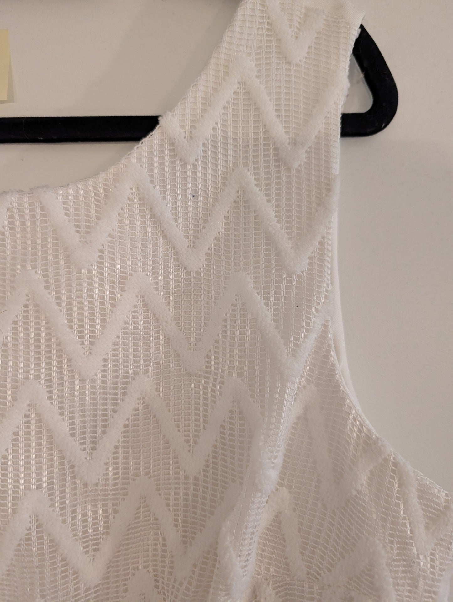 Seller 97, White Zigzag Sleeveless Dress, Women's, size 16 (item 128)