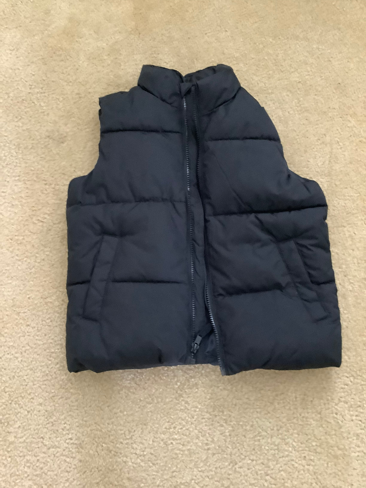 #130 Old Navy Black Puffy Vest Sz 6-8 Like New
