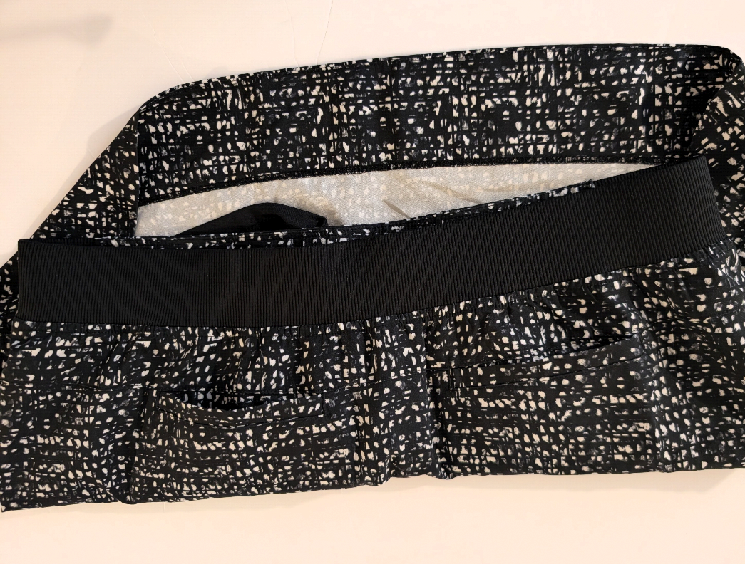 Seller 97, Cypress Club Black & White Skort, Women's size L NWOT (item 224)