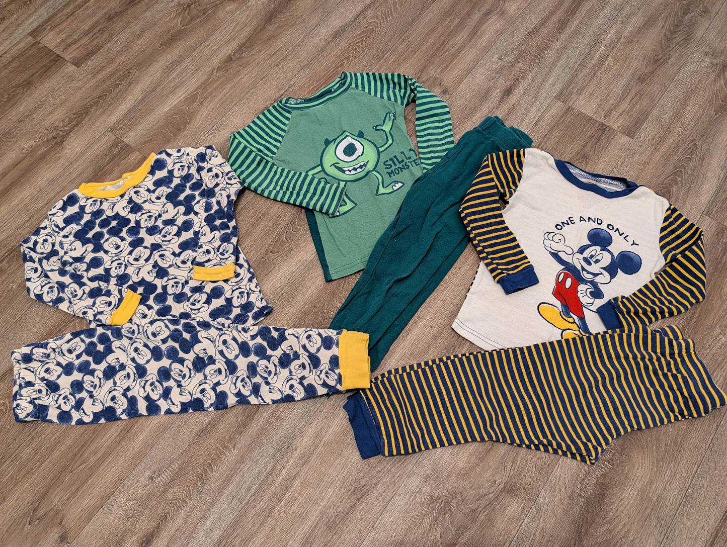#7 Boys Pajamas Size 5T (runs slightly small)