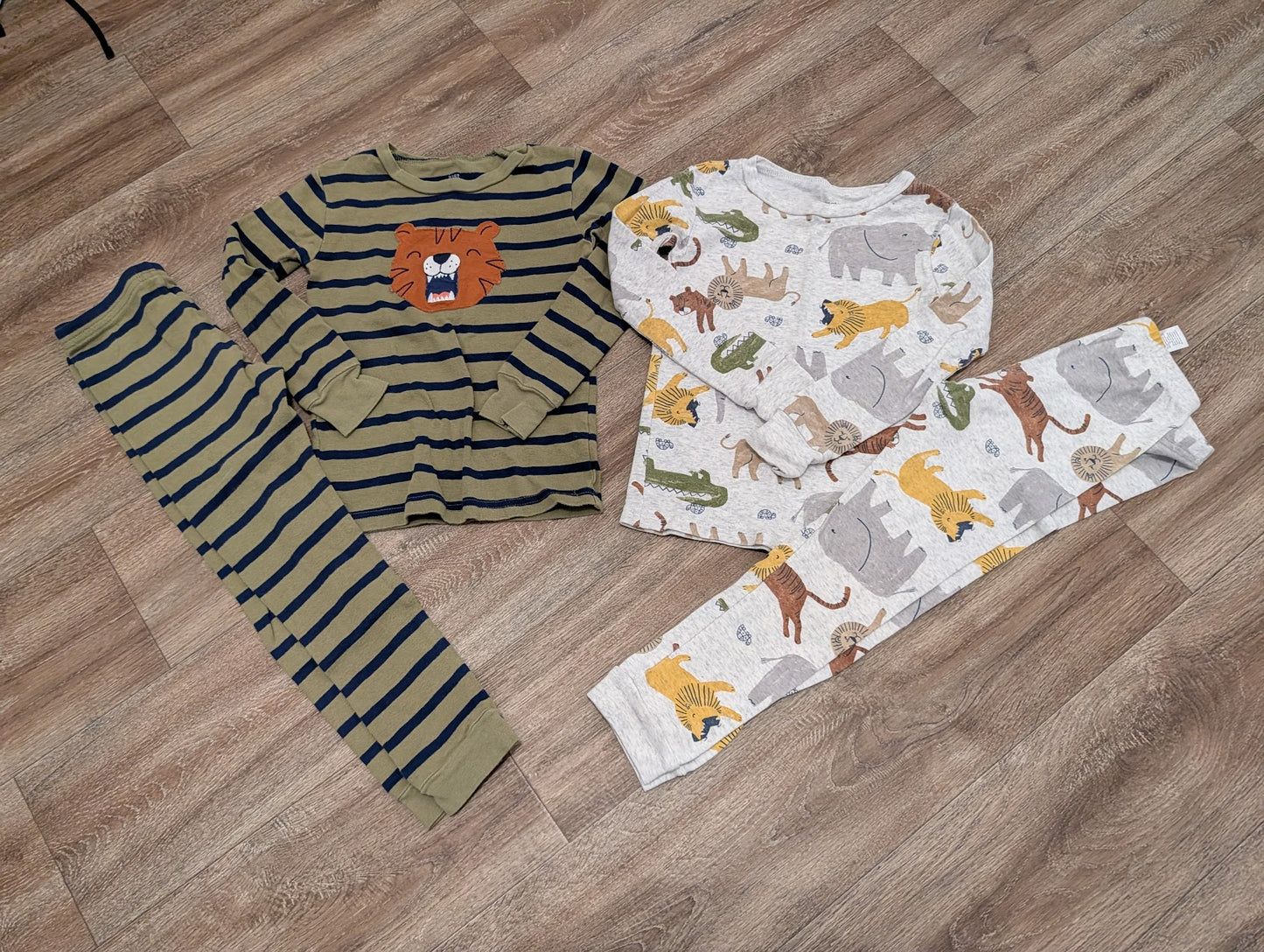 #7 Carters Boys pajamas Size 5T