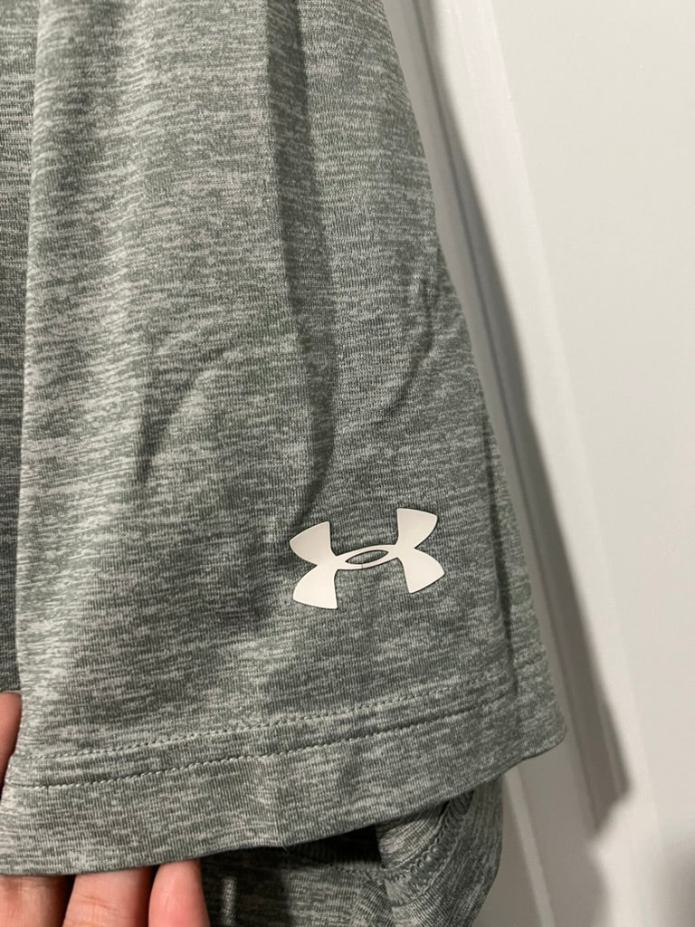 Seller #76 - University of Cincinnati Under Armour Polo - Size Medium - Grey w/ Logo - Golf