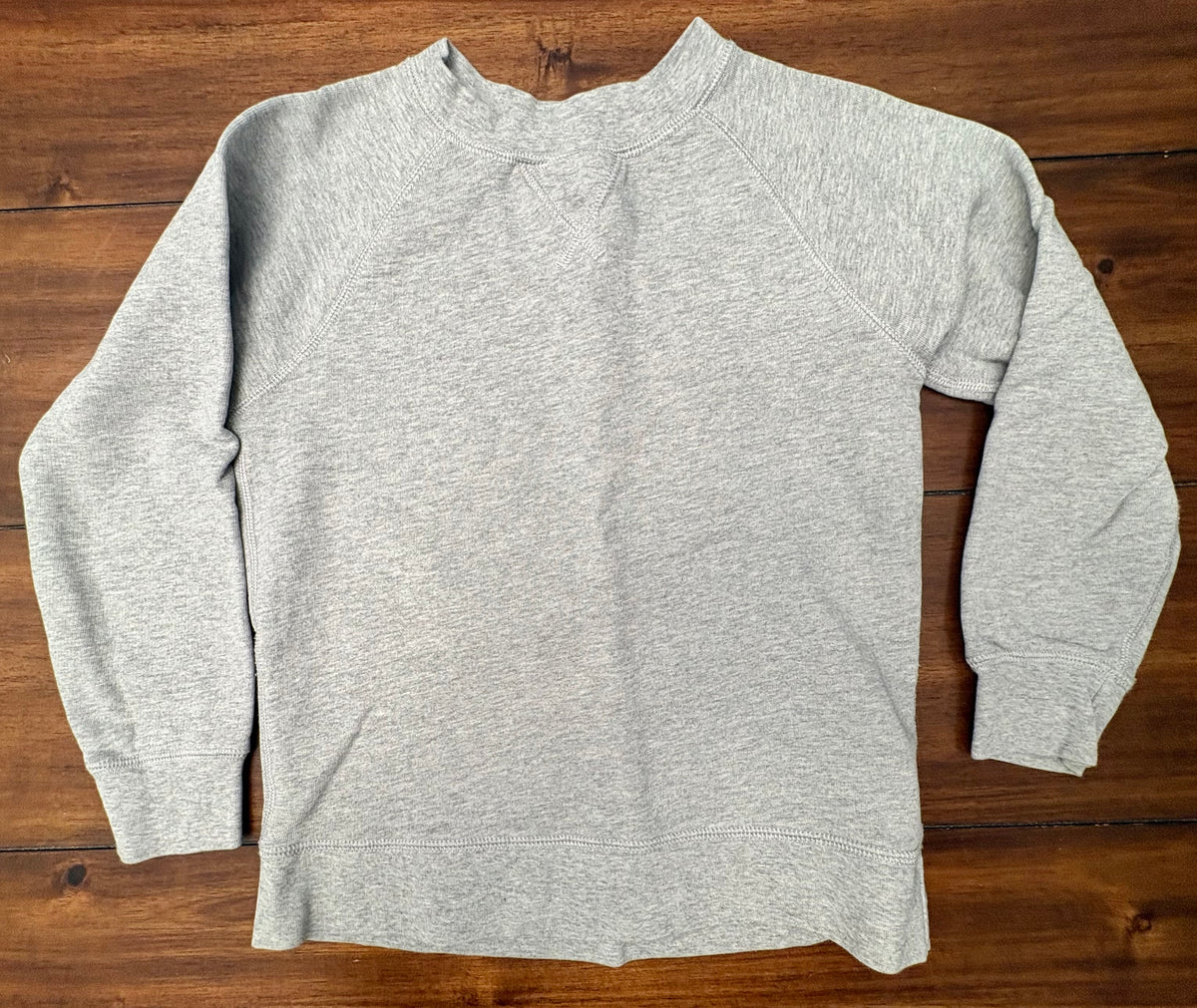 #197 Hanna Andersson Boys Size 6-7 Light Gray Crew Sweatshirt