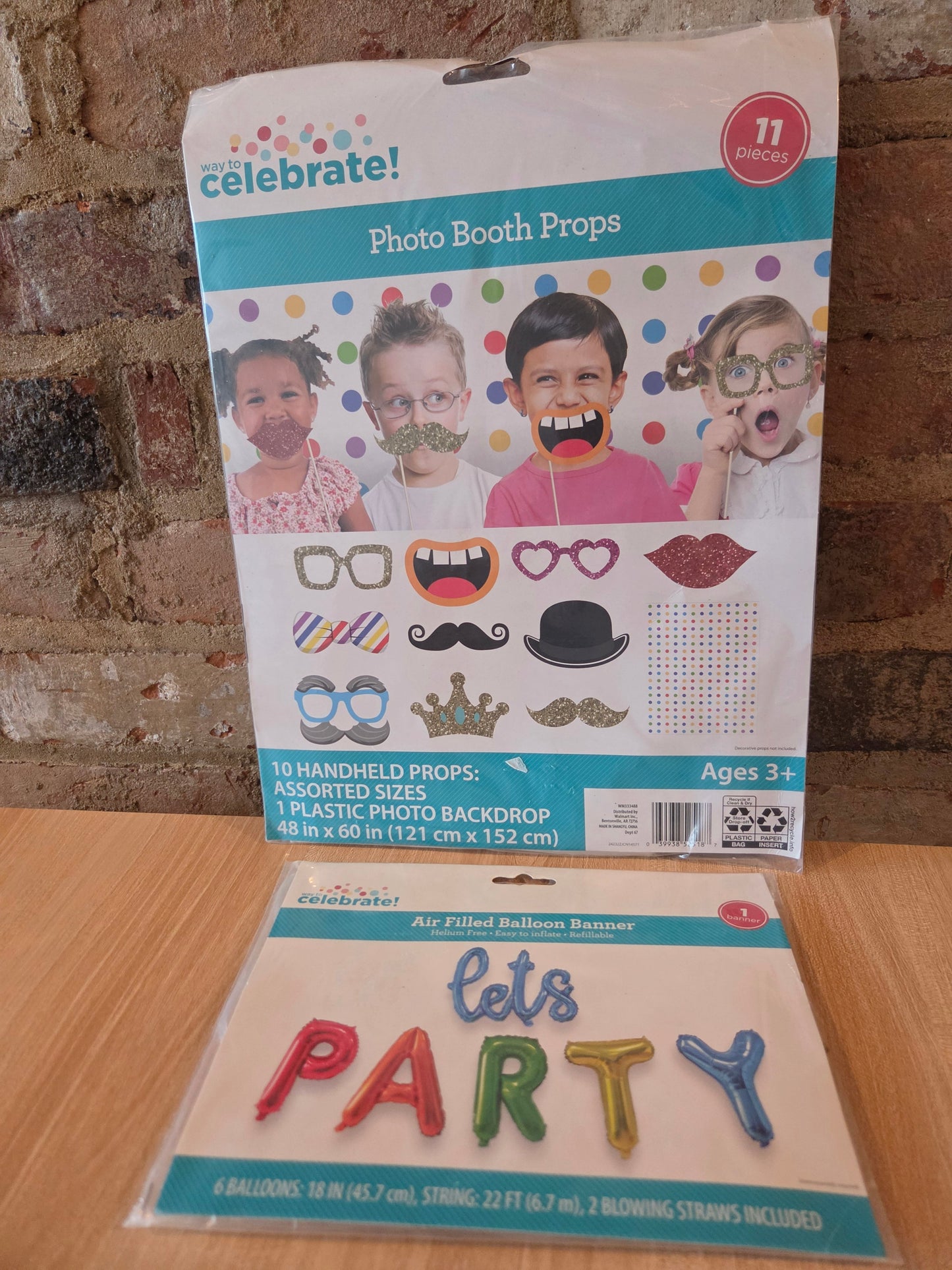 Party photo props and back drop with balloons. NIB #91B