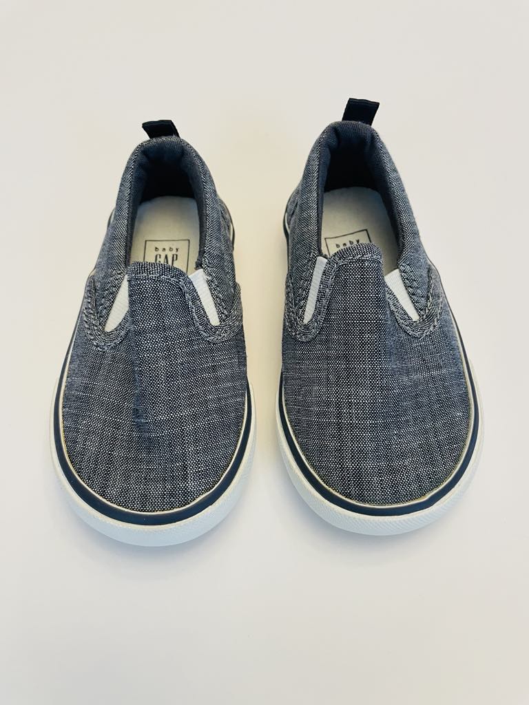 #54 - Boys Size 5 Gap Shoes
