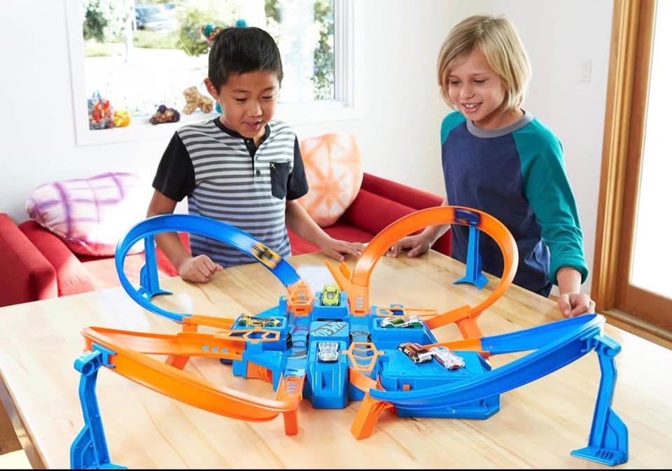Seller 128 - Hot Wheels Criss Cross Crash Track Set - New in Box!