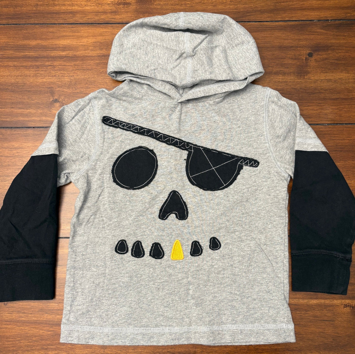 #197 Gymboree Boys Size 4T Gray & Black Long Sleeve Hooded Pirate Top