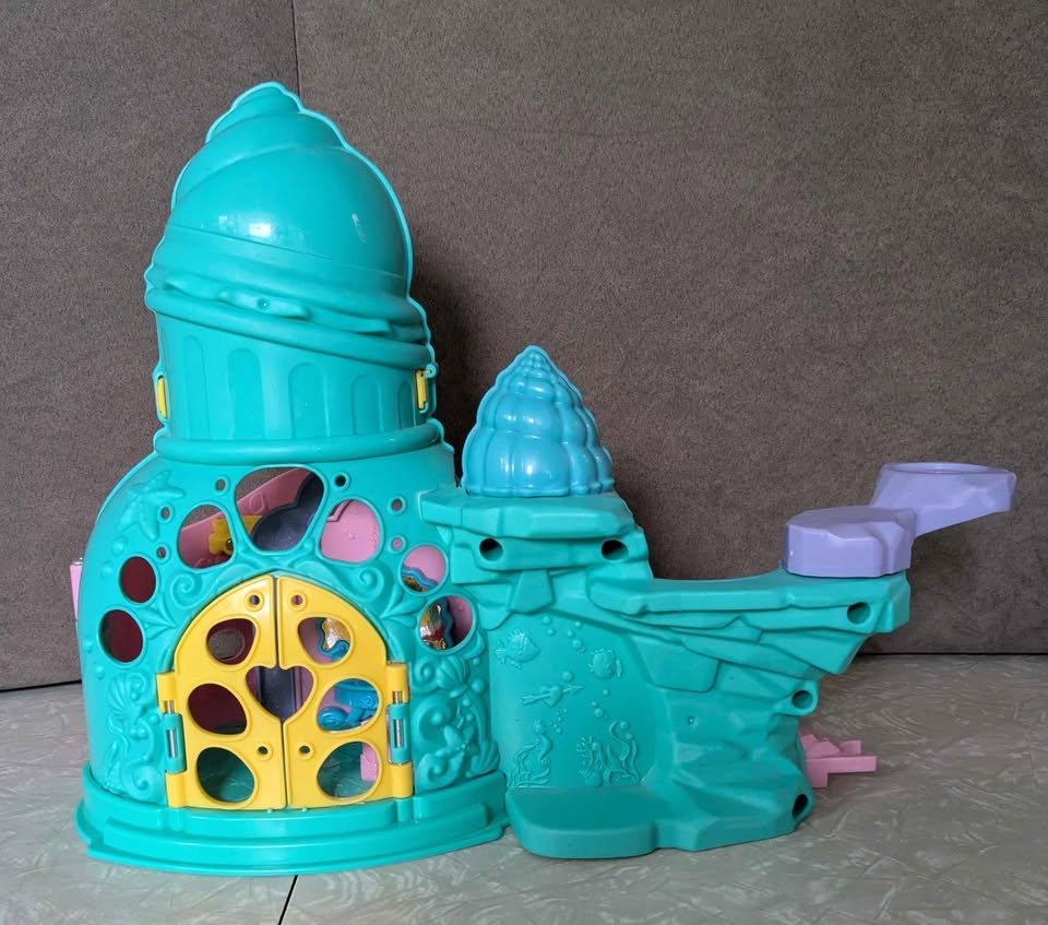 #61 Little People Ariel's Grotto & Coach Carriage - No Sound