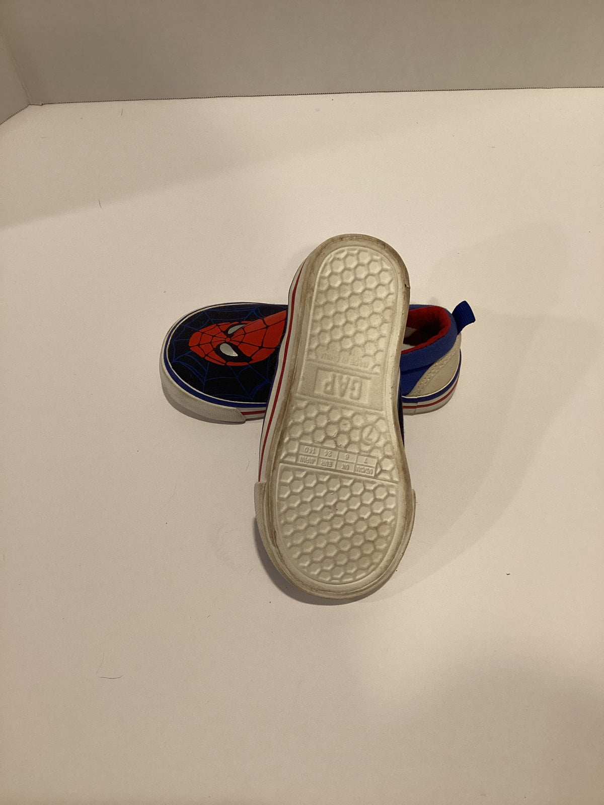 #70 Gap x Spider-Man Boys 6 Shoes