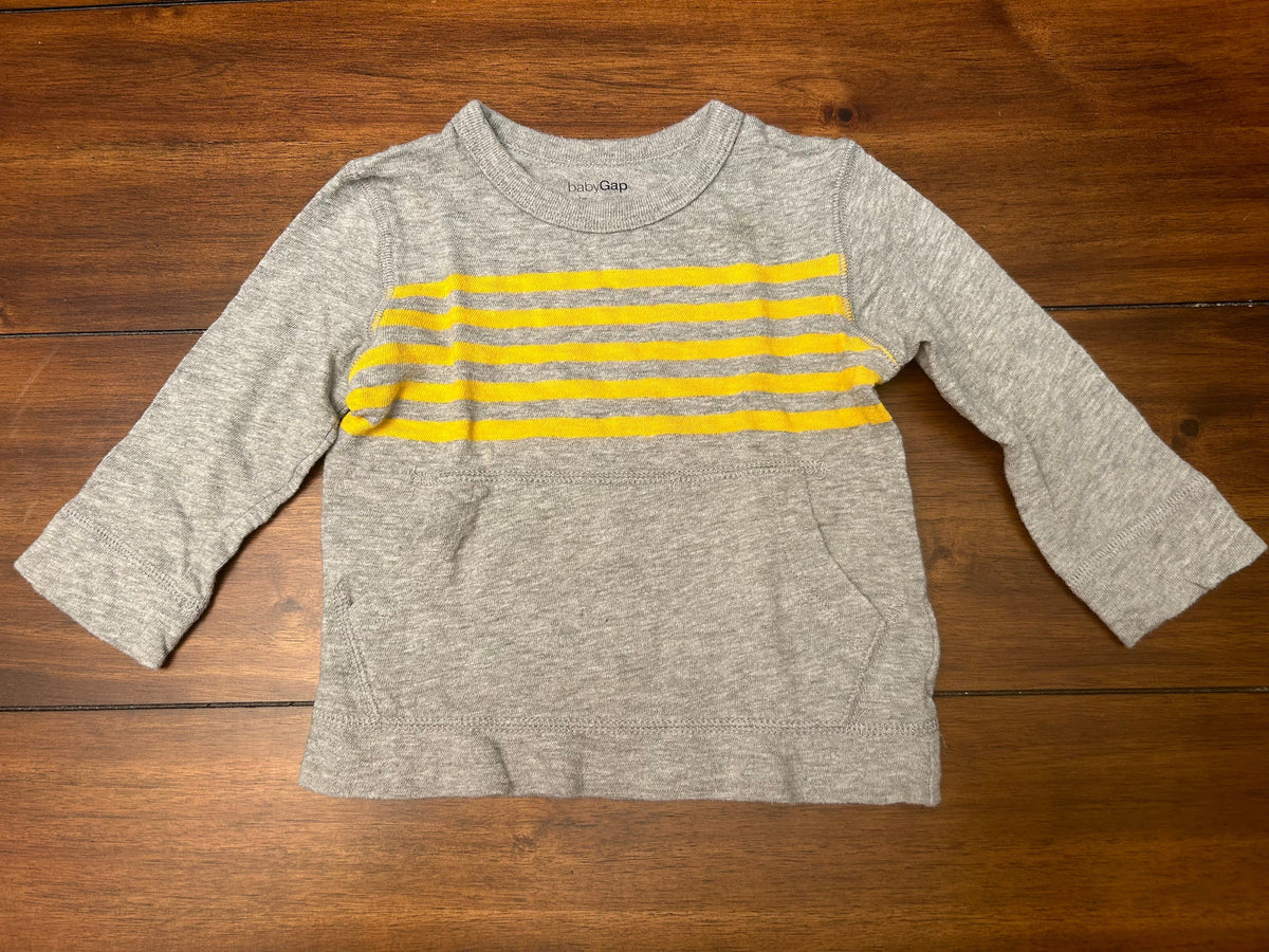 #197 Gap Boys Size 12-18M Gray with Yellow Stripes Top