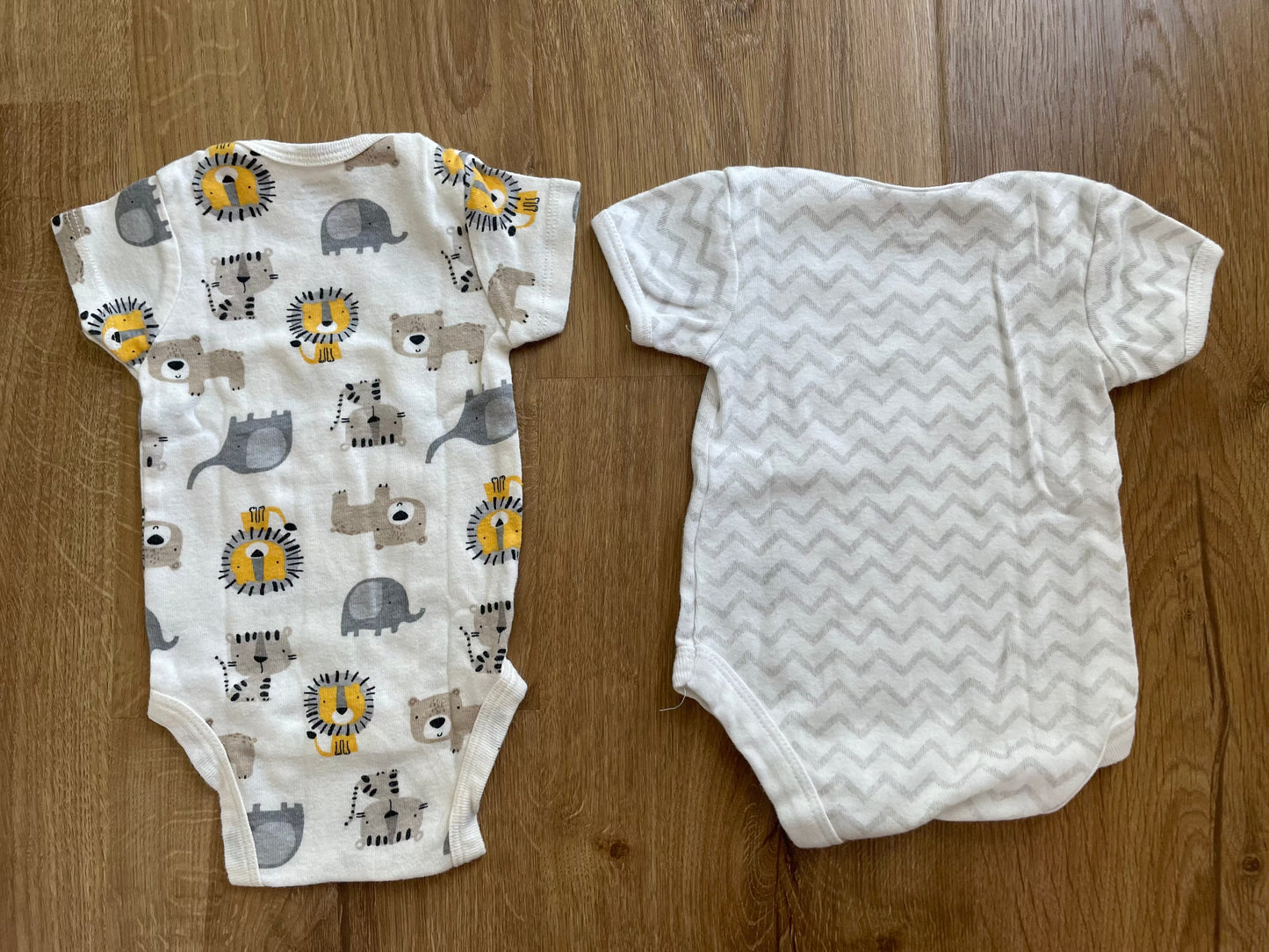 #6 - Short Sleeved Bodysuits/Onesies - Size 0-3 months