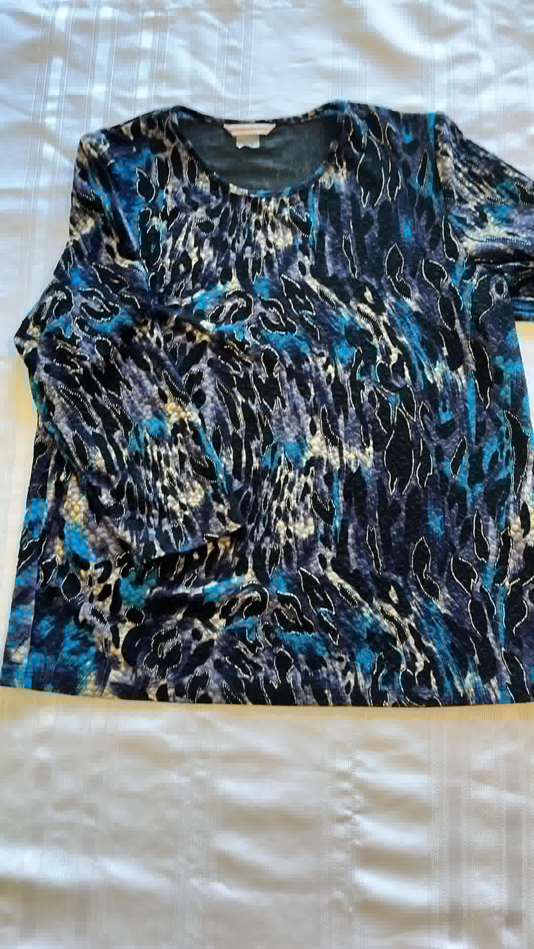 #29 Women’s size M Allison Daley shirt EUC