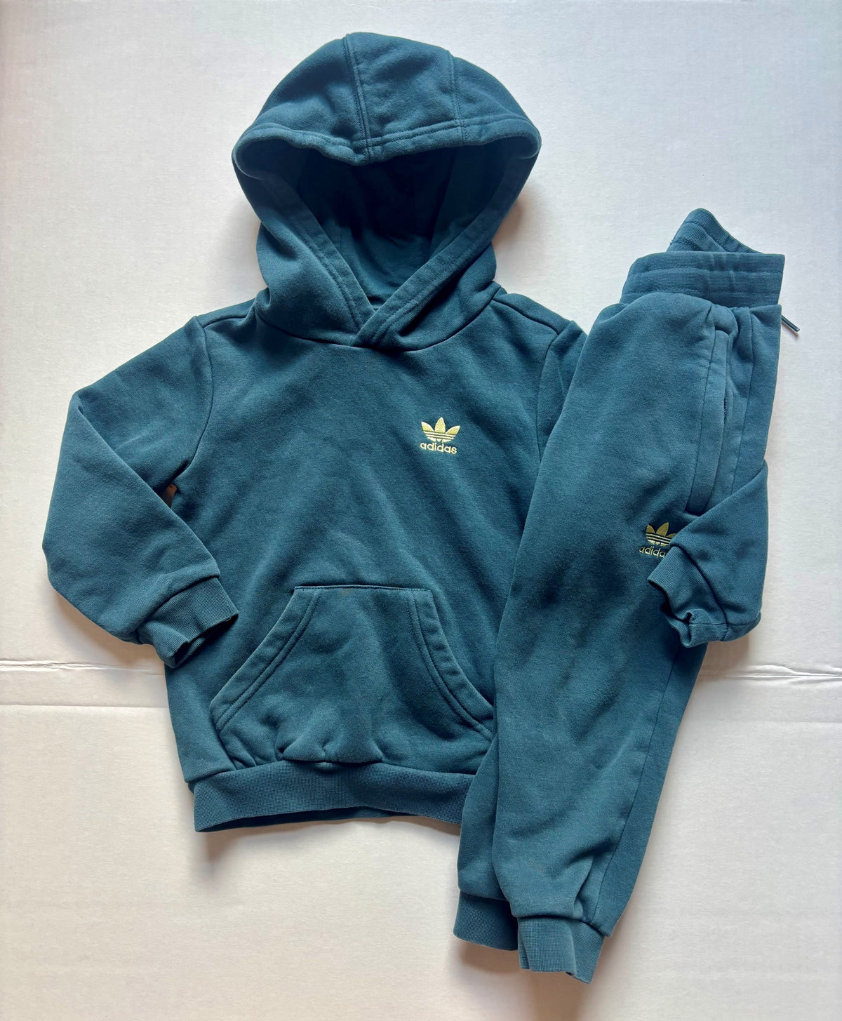 #154 Adidas Sweat Set Boys 3 to 4 years EUC