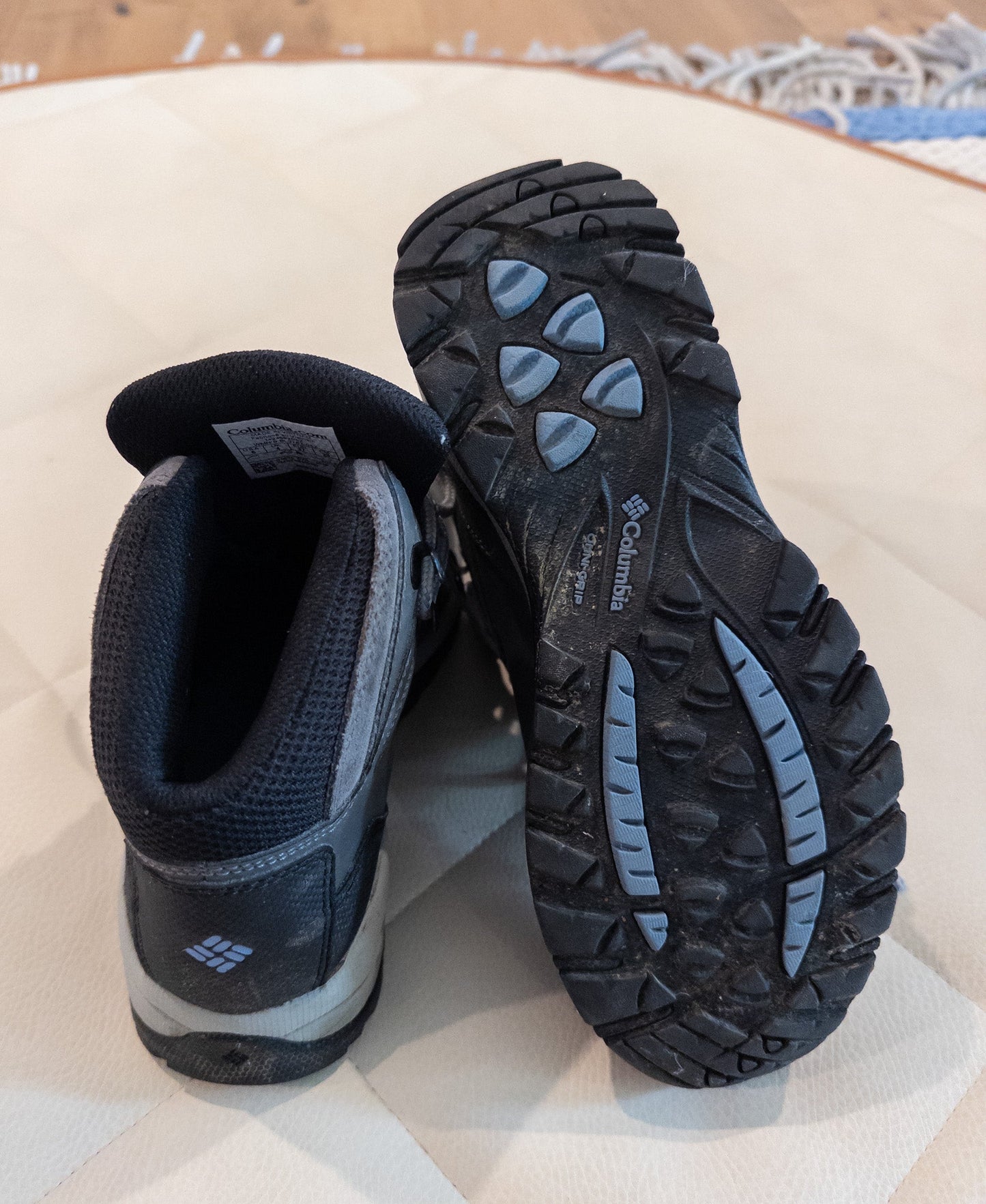 #101 Columbia hiking boots, women's size 6 - VGUC