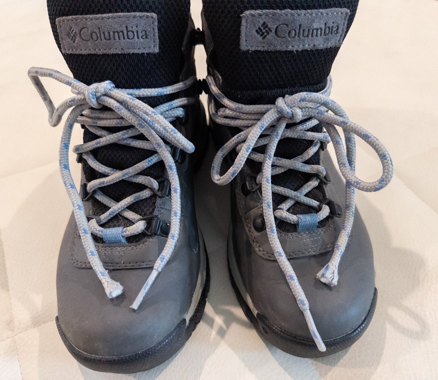 #101 Columbia hiking boots, women's size 6 - VGUC
