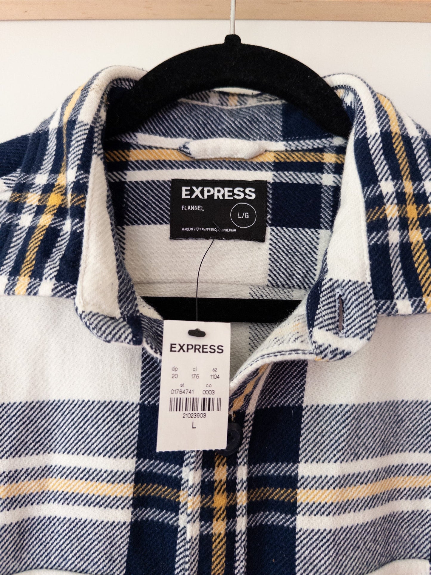 #152 Men's L Express plaid flannel shirt - NWT
