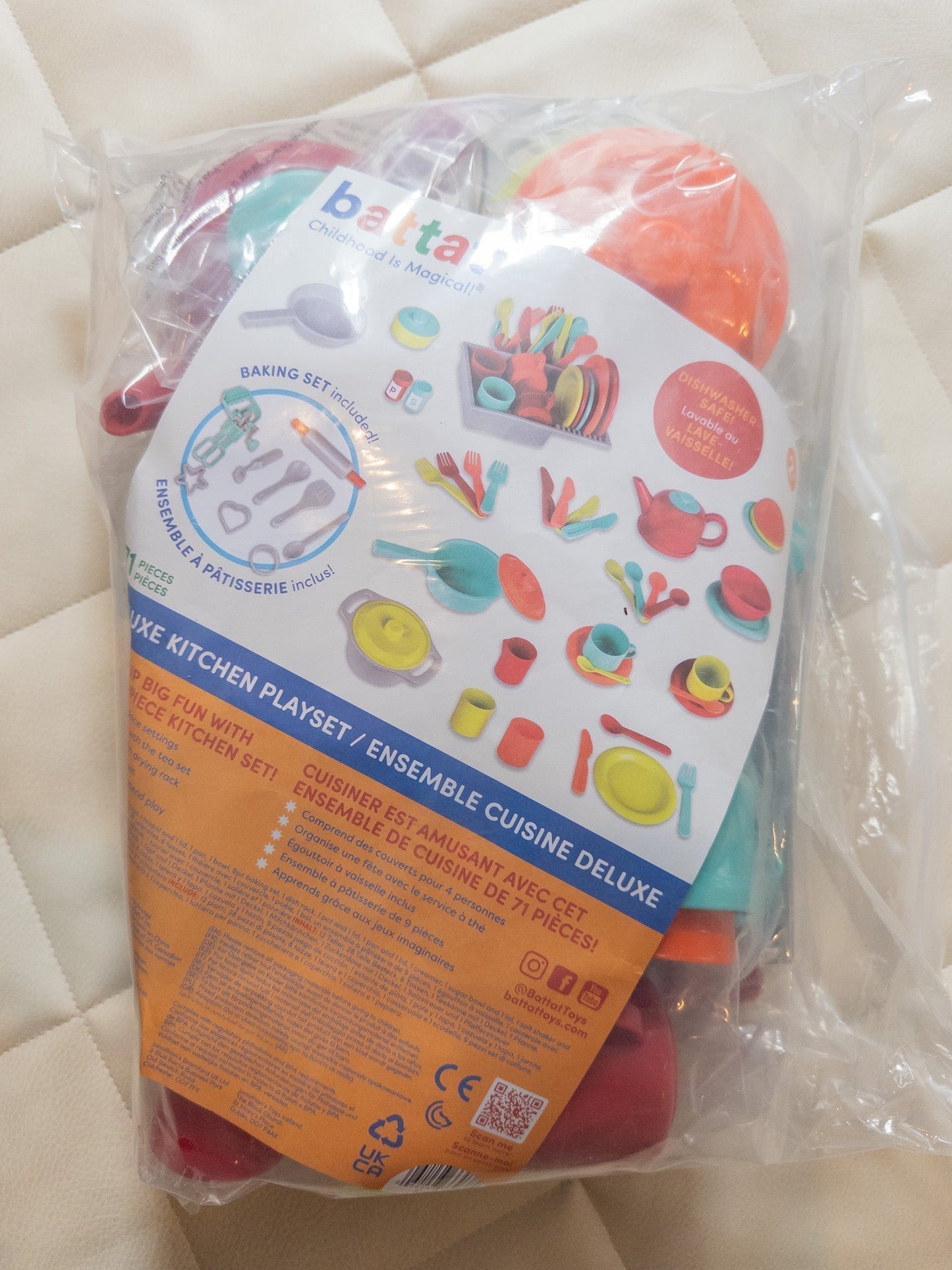 #101 Battat deluxe kitchen play set - NEW