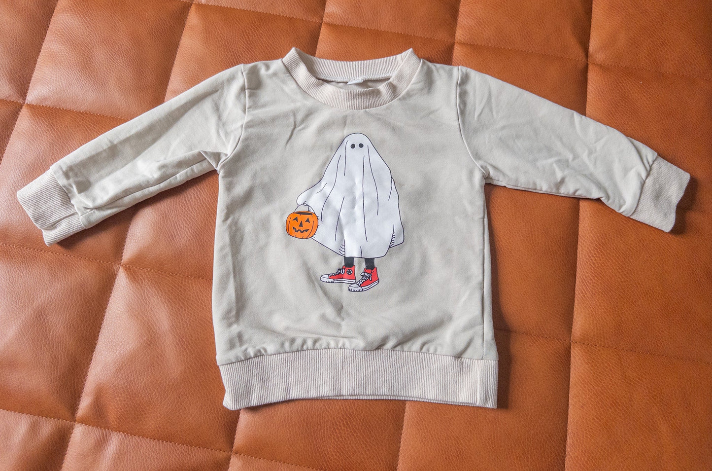 #152 24m halloween ghost sweatshirt - EUC