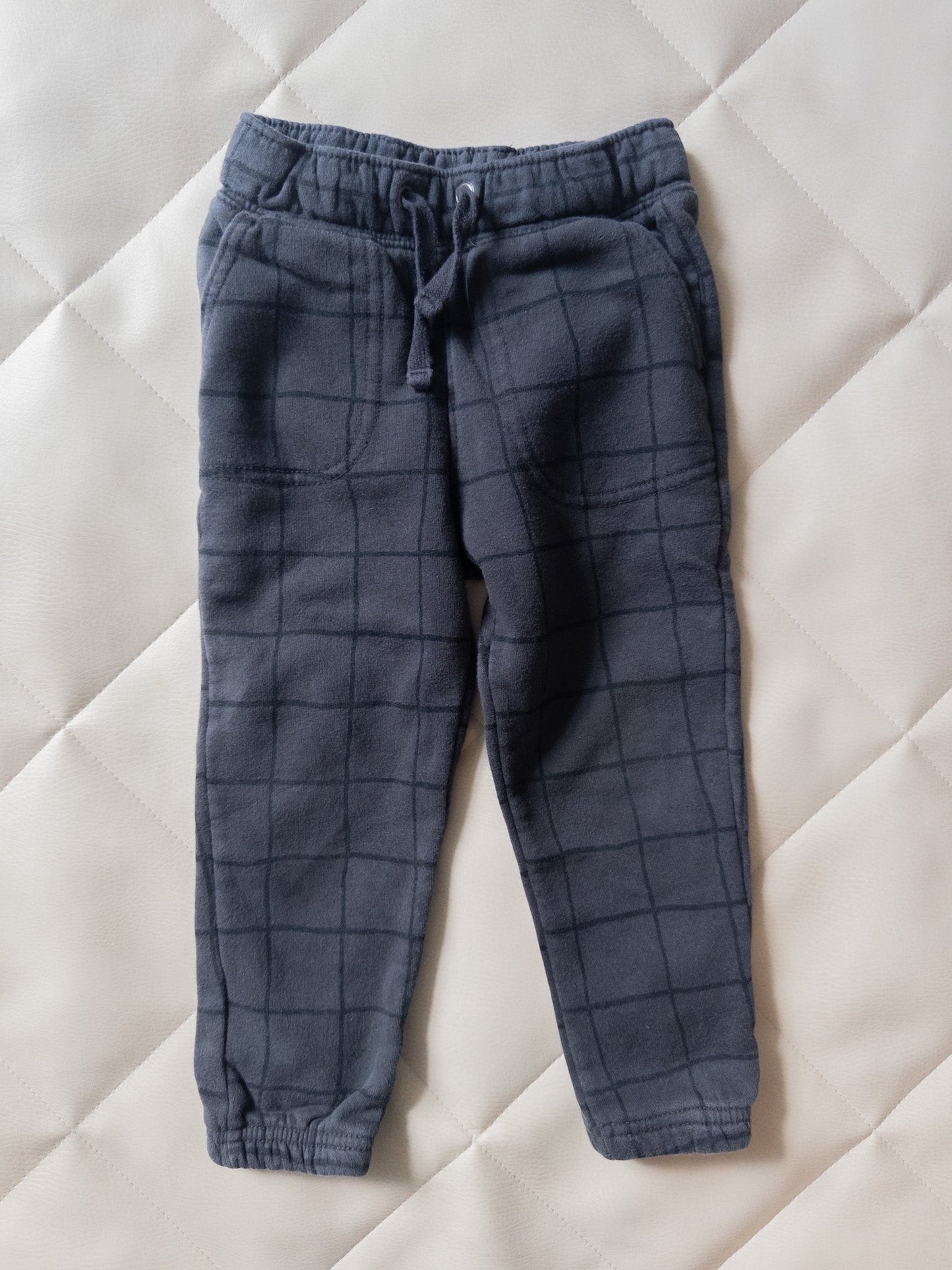 #152 Cat & Jack 3T dark gray / black grid sweatpants - EUC